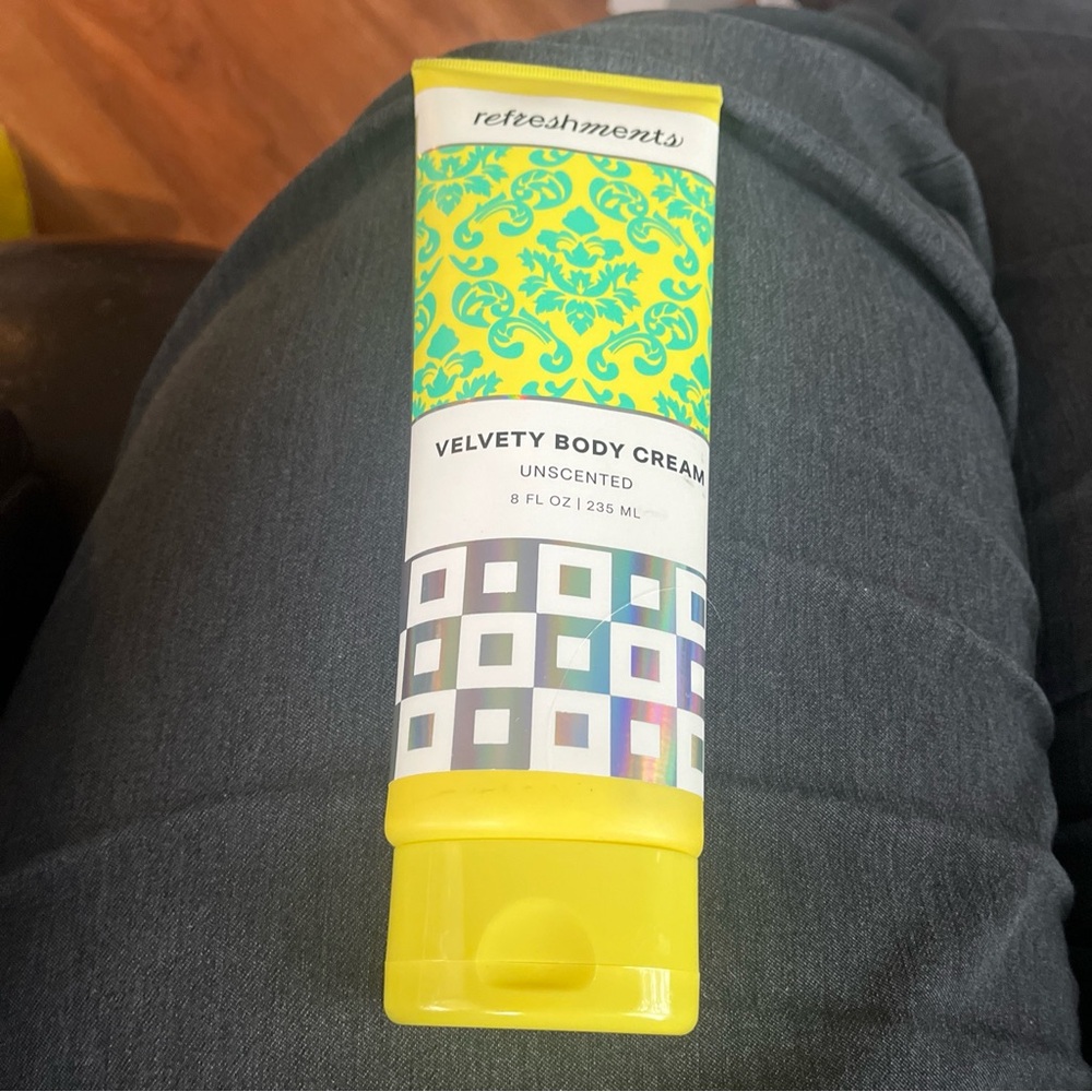 Refreshments Velvety Body Cream, Unscented 235ml.  New Sealed!